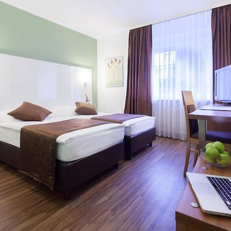 Hotel Mondial Langenfeld  Exterior photo