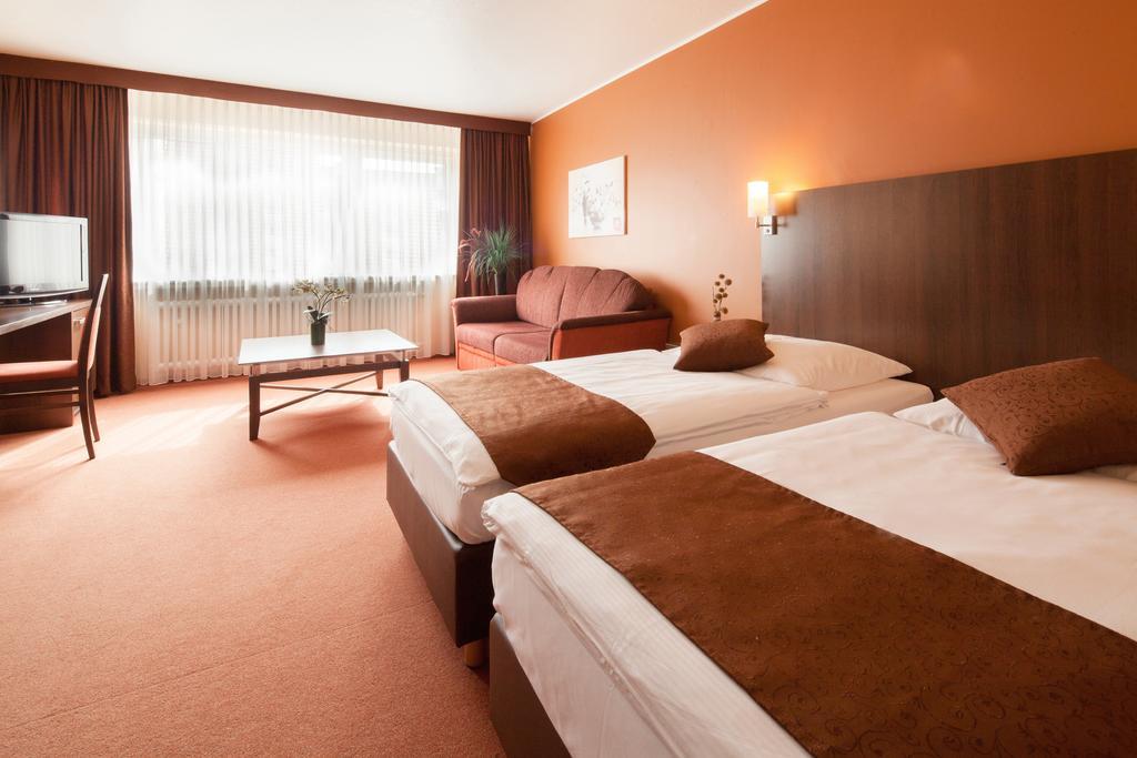 Hotel Mondial Langenfeld  Room photo