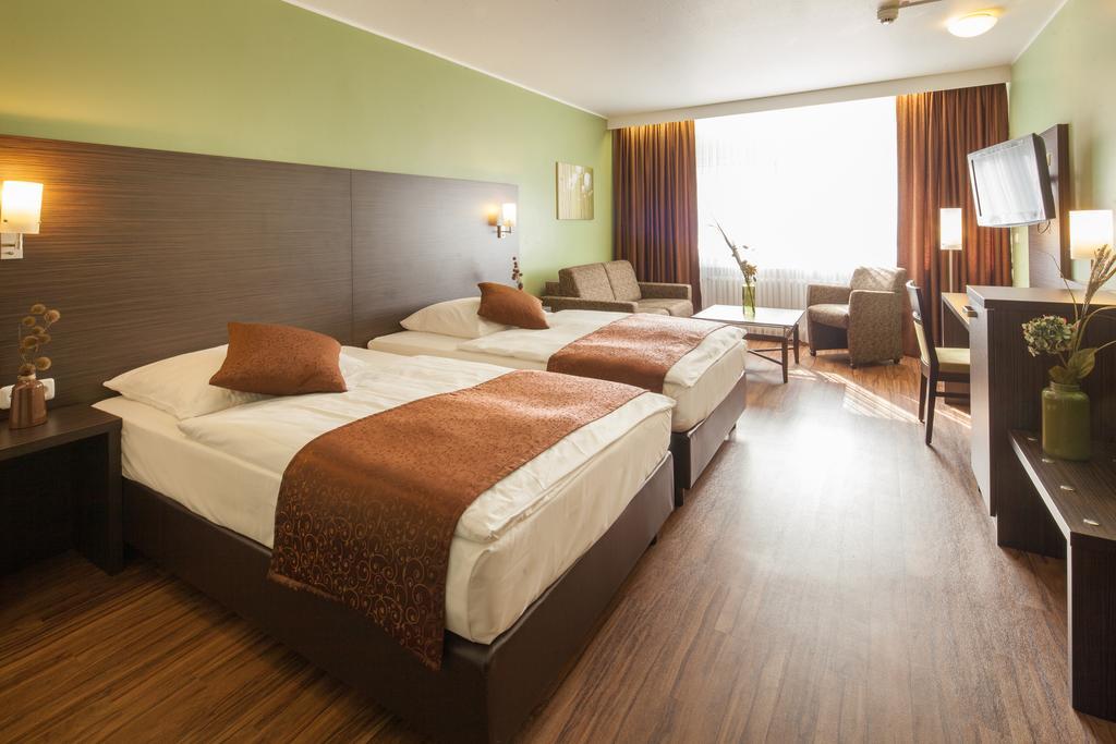 Hotel Mondial Langenfeld  Room photo